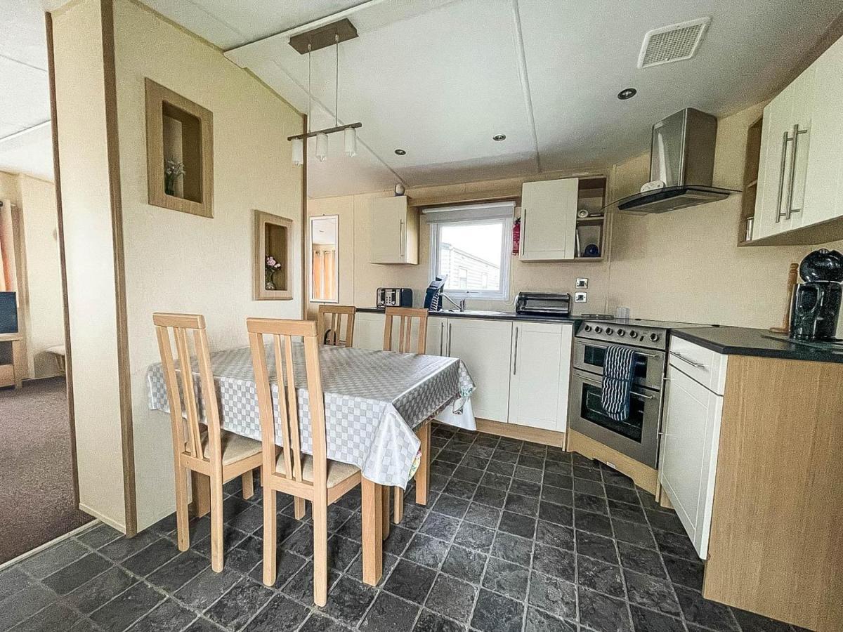 Lovely Caravan With Decking At Heacham Beach In Norfolk, Sleeps 6 Ref 21020C Luaran gambar