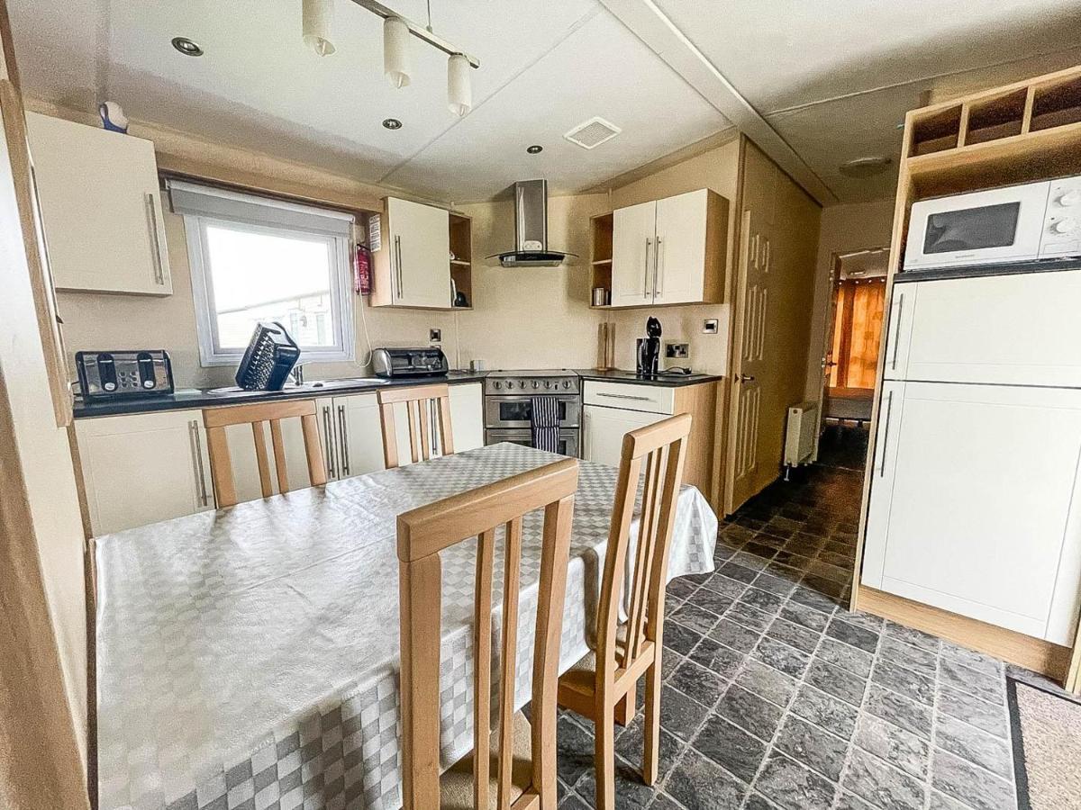 Lovely Caravan With Decking At Heacham Beach In Norfolk, Sleeps 6 Ref 21020C Luaran gambar